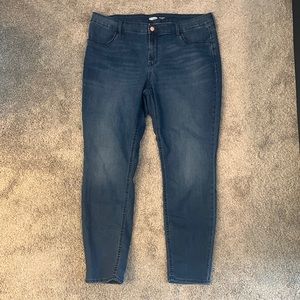 Old Navy Size 16 super skinny mid rise medium wash jeans. Lightly worn.